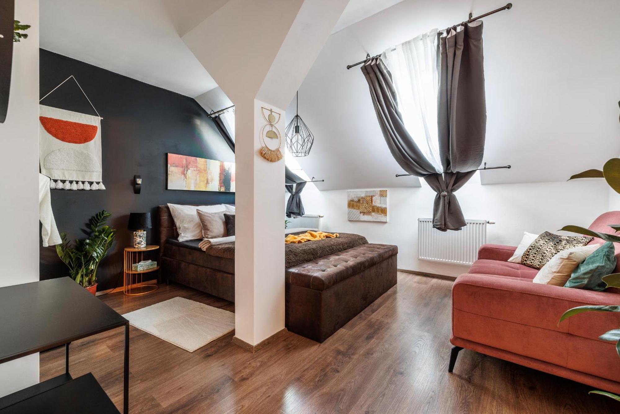 Spacious Flat & Parking Possibility, 3 Stops To Wenceslav Square Praga Zewnętrze zdjęcie